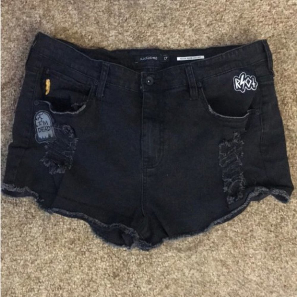 Hot Topic Blackheart High Rose Patch Short… - Picture 4 of 6